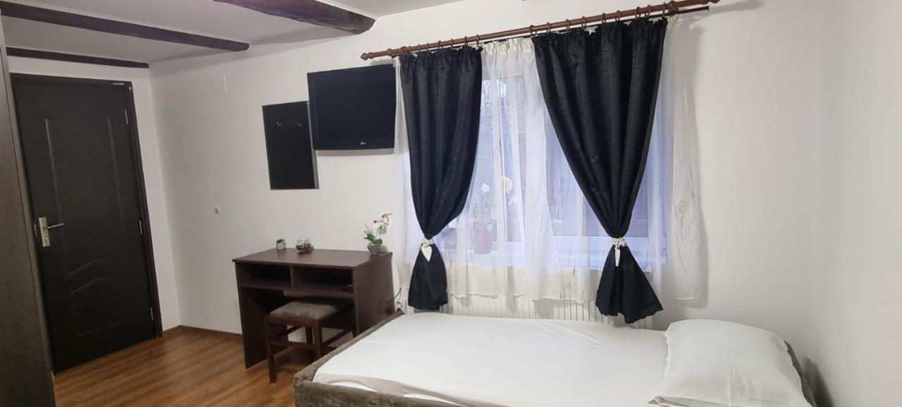 Casa De Oaspeti Laura Rîşnov 외부 사진